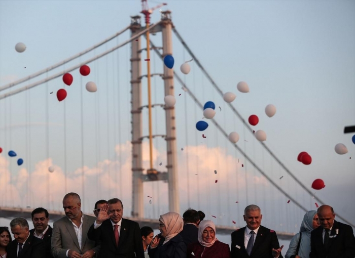 4 şehit varken miting yapmak