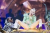 miley cyrus un dolar desenli ilginç elbisesi / #1968041