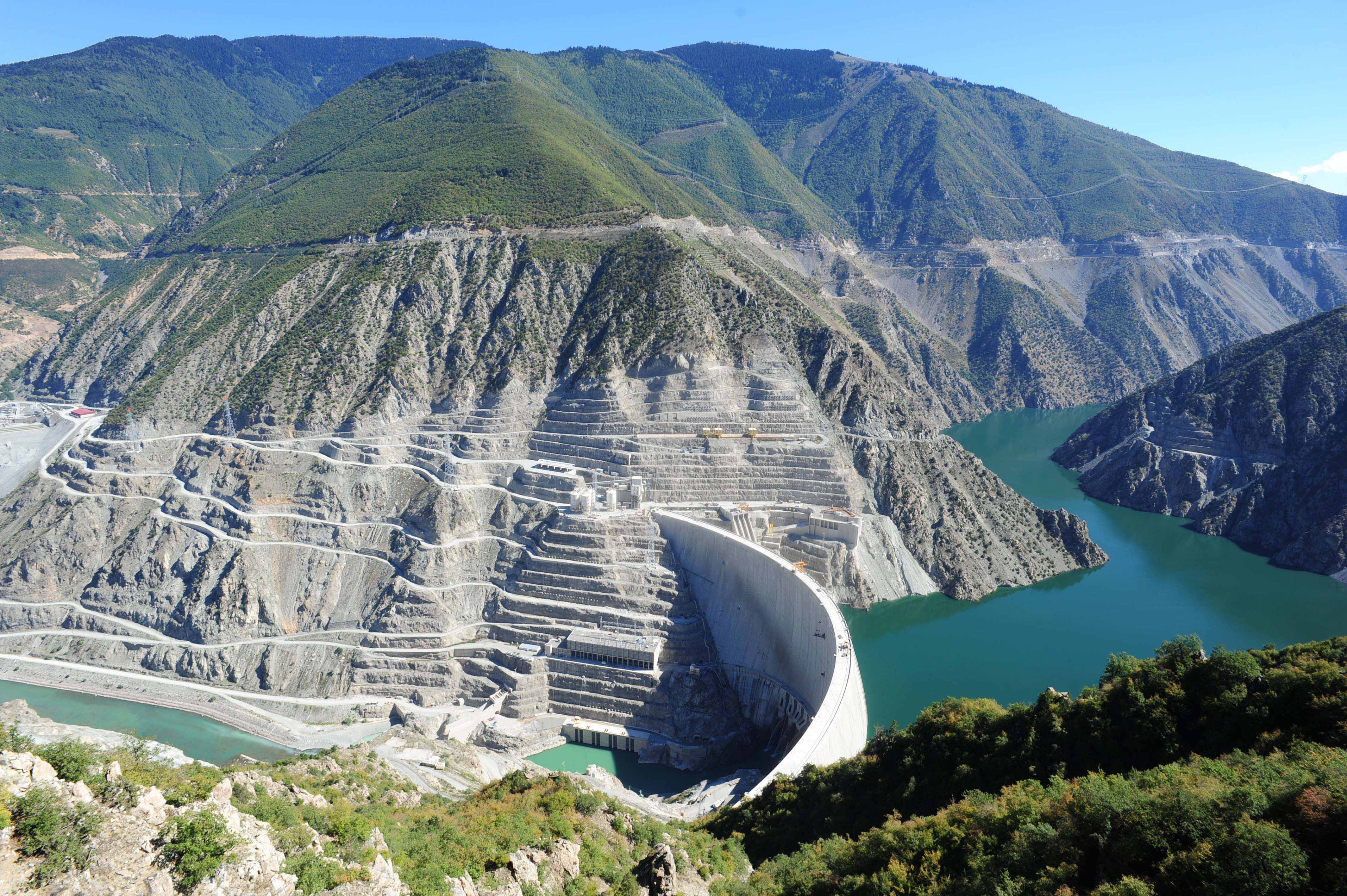 Водная платина. Плотина Деринер Турция. ГЭС Деринер. ГЭС на реке Чорох. ГЭС Бьедрон.