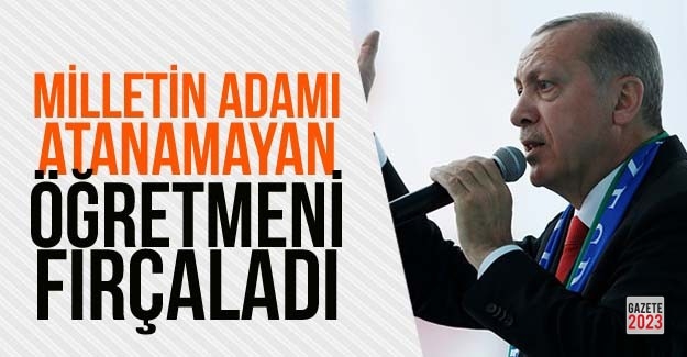 öğretmen ders verirken ayakta duran cumhurbaşkanı