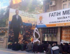 erdoğan ın fotoğrafı önünde namaz kılan müritleri