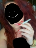sigara içen kız
