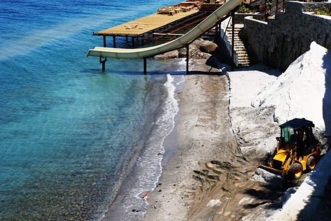 bodrum da plaja mermer tozu döken 2 otel
