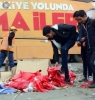 bayrağın üzerine oturan chp li / #1801197