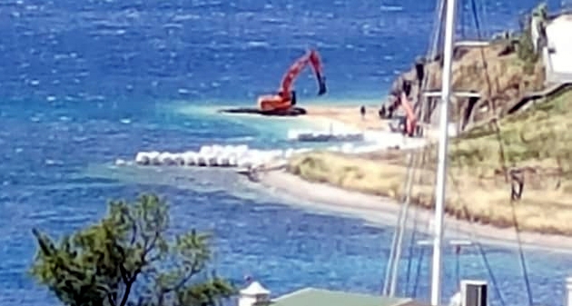 bodrum da plaja mermer tozu döken 2 otel
