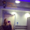 umumi wc aynasında selfi çeken kadın / #1780305