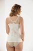 shirly ekru atlet giyen kadın / #1308298