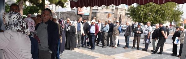 kayseri de ucuz ekmek kuyruğu