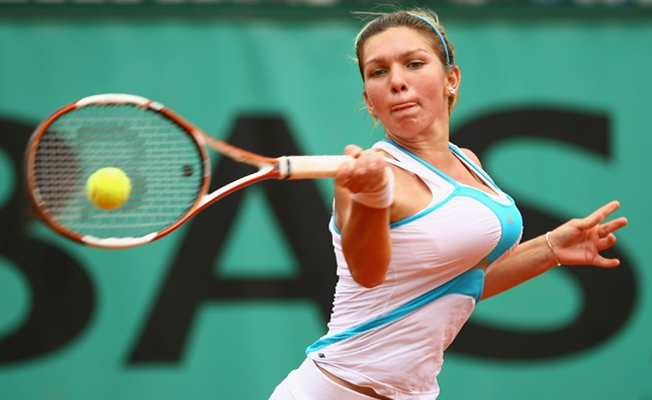 simona halep in o göğüslerle nasıl tenis oynaması