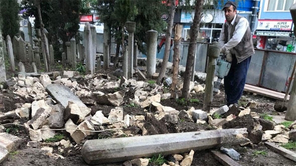 ecdadının mezar taşlarını hilti ile kıran torun