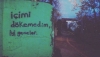 yazarların hayatını özetleyen duvar yazıları / #1250650
