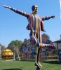 urla belediyesinin diktiği atatürk heykeli