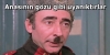 karışık çerez tabağından seçerek yiyen adam / #1310483
