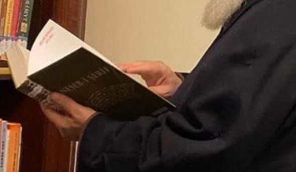 menzil şeyhinin oğlunun cb kütüphanesine gitmesi