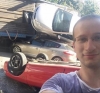 kaza yapan araçlarla selfie çeken adam / #2096934