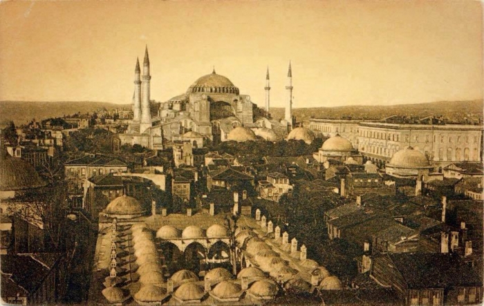 sultanahmet ile ayasofya nın arasındaki mahalle
