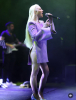 ece seçkin in giydiği ilginç konser kıyafeti