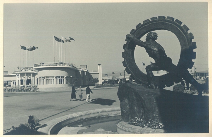 kayseri bez fabrikasındaki atatürk heykeli
