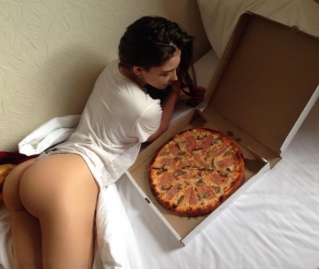 Naked Pizza Girl