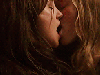 iki kadının öpüşmesi
