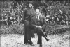 latife hanım ayakta dururken atatürk ün oturması / #1775788