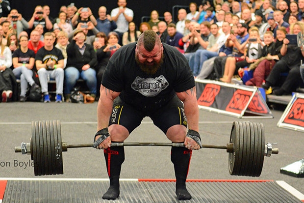 Dünya deadlift rekoru: Eddie Hall, 1018 pound(462 kg). 