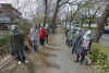 google maps teki esrarengiz güvercin insanlar / #1901135