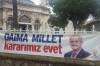 cami duvarına evet afişi asmak / #1371685