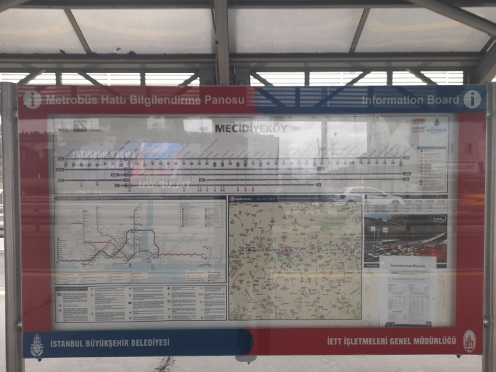 mecidiyeköy metrobüs durağı