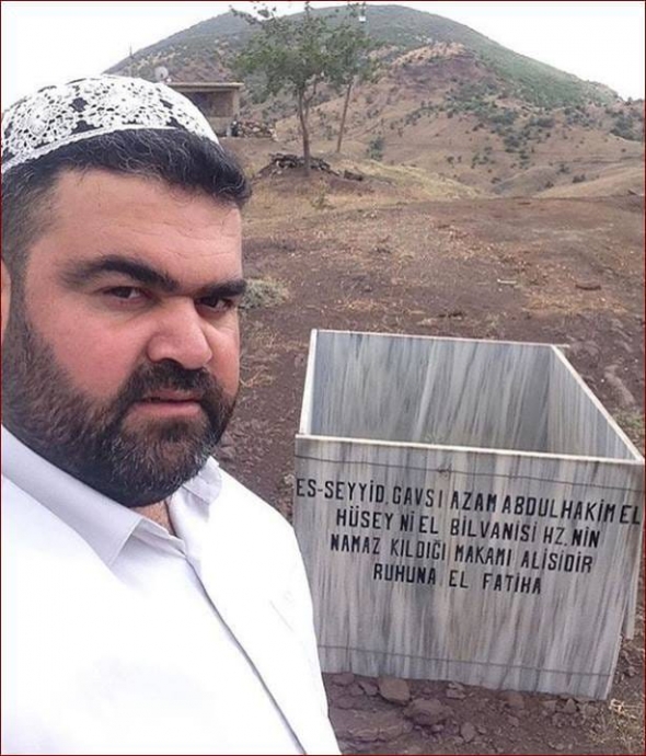 menzil şeyhinin namaz kıldığı yeri korumaya almak