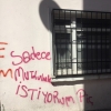 yazarların hayatını özetleyen duvar yazıları / #1479407