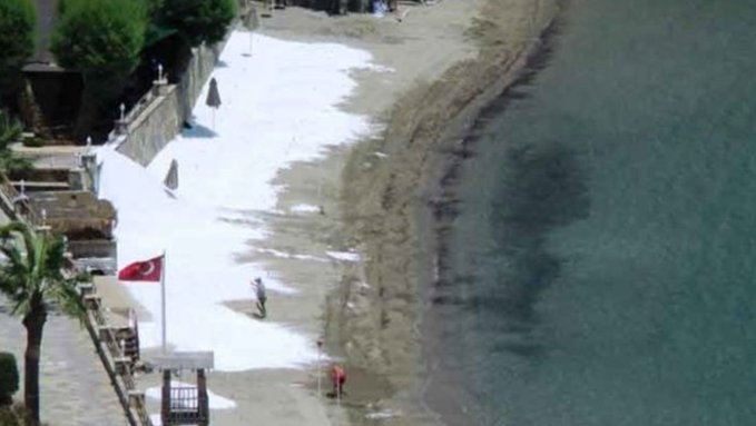 bodrum da plaja mermer tozu döken 2 otel