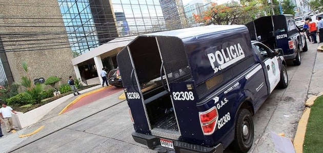 Panama Belgeleri sızdırılan Mossack Fonseca'ya polis baskını